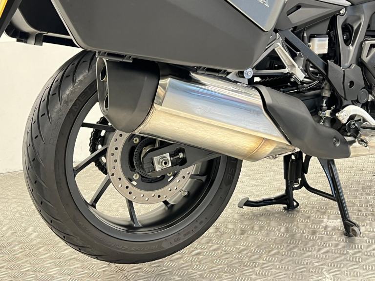 2022 72 Honda NT1100 Manual - 4700 miles