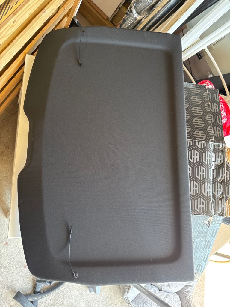 porsche macan parcel shelf - black as new condition genuine 