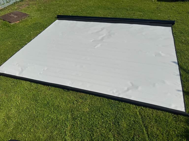 120" Wall Mounted Projection Screen