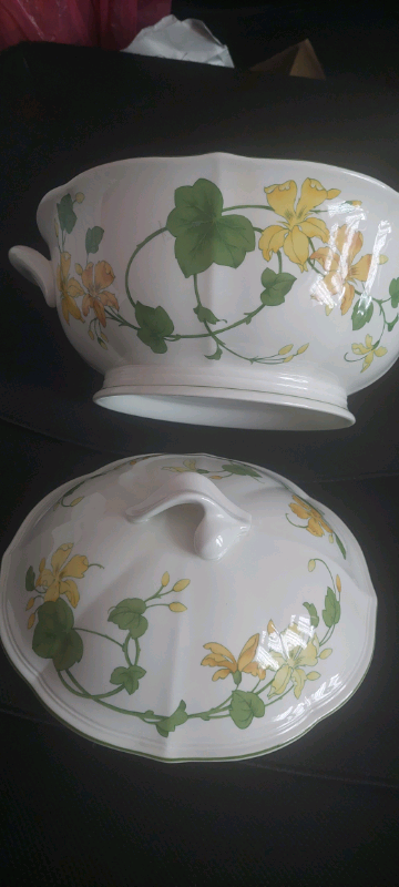 SALE....Villeroy and Boch Geranium Malva Casserole Dish