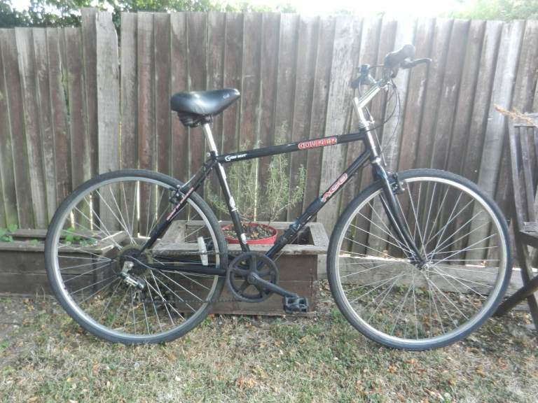 Black Hybrid Bike – Good for Commuting
