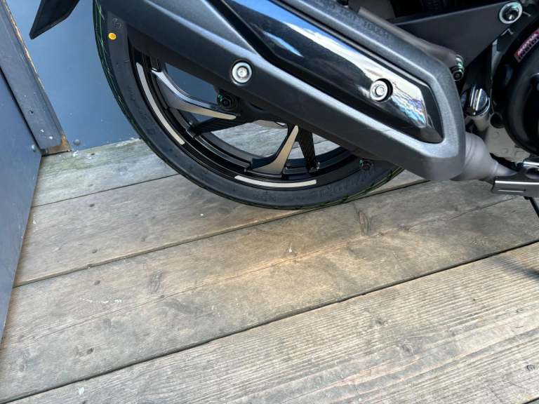 Peugeot Tweet 125 Automatic Twist and Go Scooter PCX125 NMAX