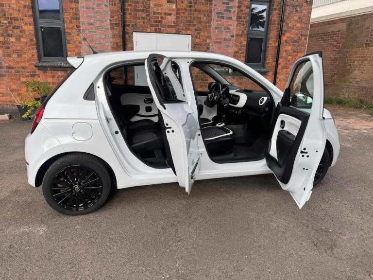 AUTOMATIC LEFT HAND DRIVE RENAULT TWINGO + UK REG + with coc +LHD + 5 door