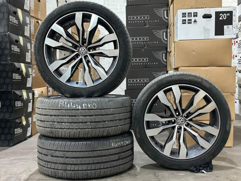 21" Genuine VW TOUAREG SUZUKA Alloy Wheels & PIRELLI Tyres