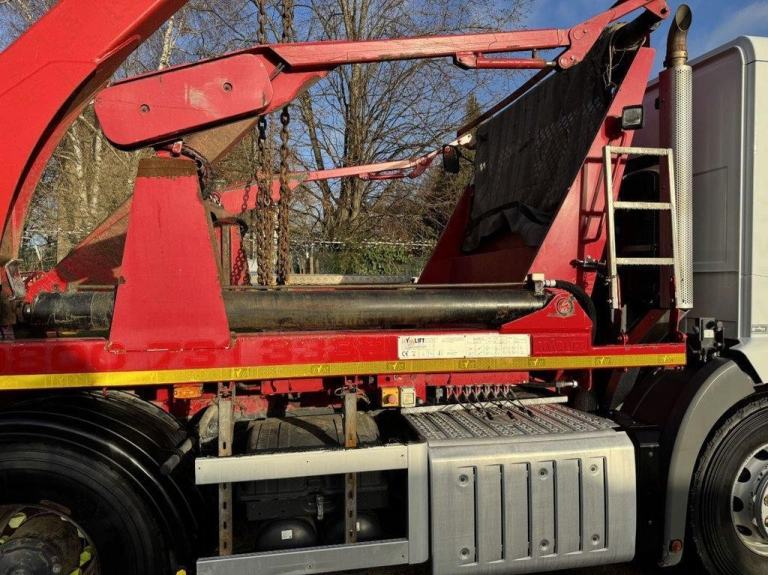 2018 MERCEDES ECONIC 1830 SKIP LOADER