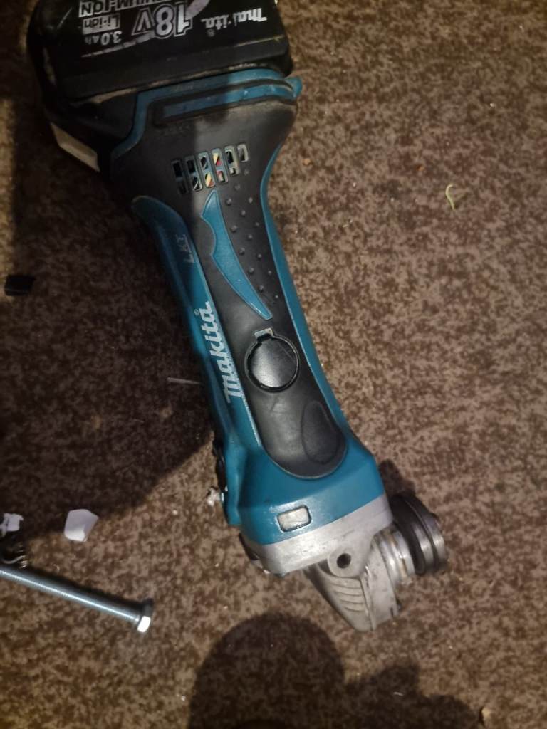 Makita bga452 cordless Angle grinder with battery
