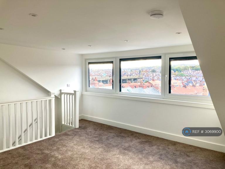 3 bedroom flat in North Marine Road, Scarborough, YO12 (3 bed) (#3069900)