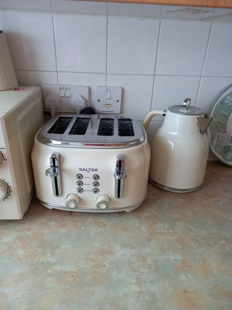 Kettle  toaster tea coffee sugar 