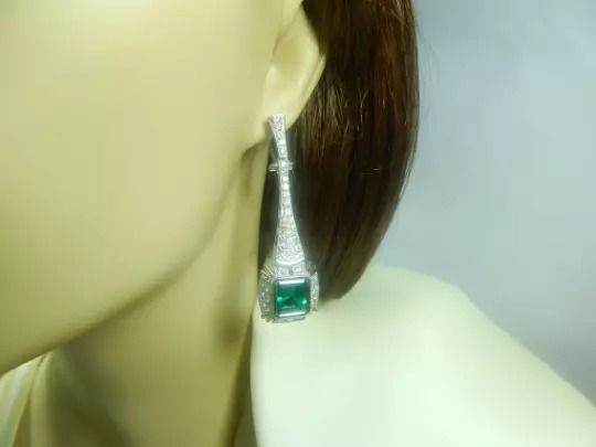 Colombian Fine Emerald Earrings 8.42 / D. 4.50 Cts 18K Yellow Gold & Platinum