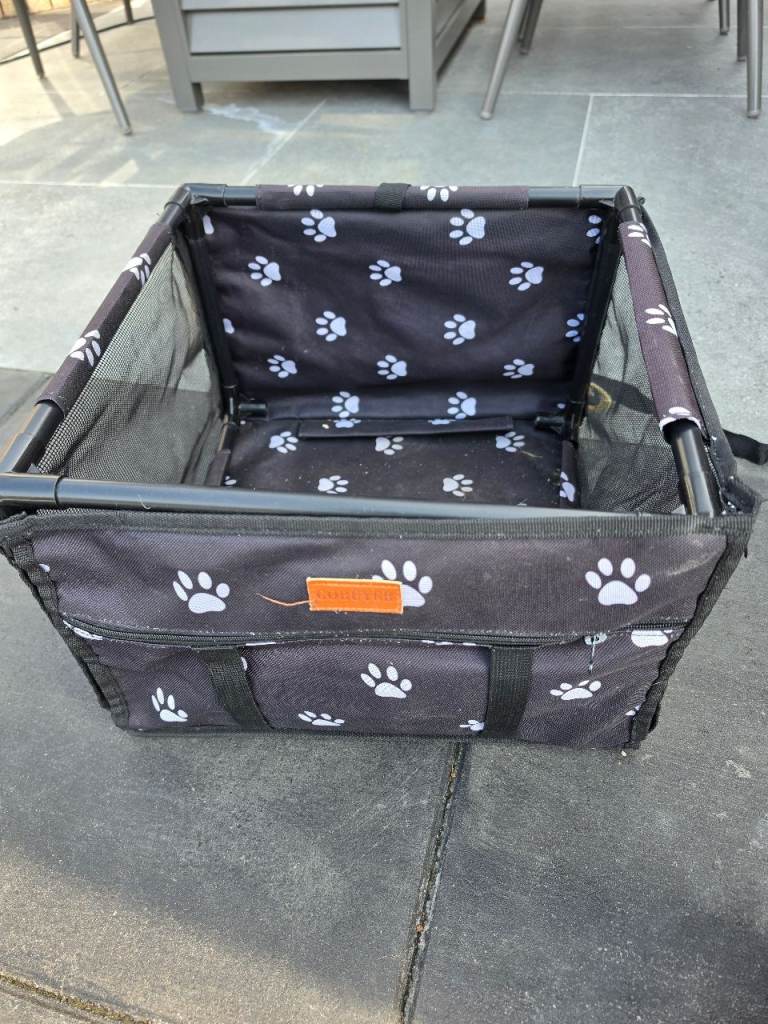 Dog carrier/car seat small 