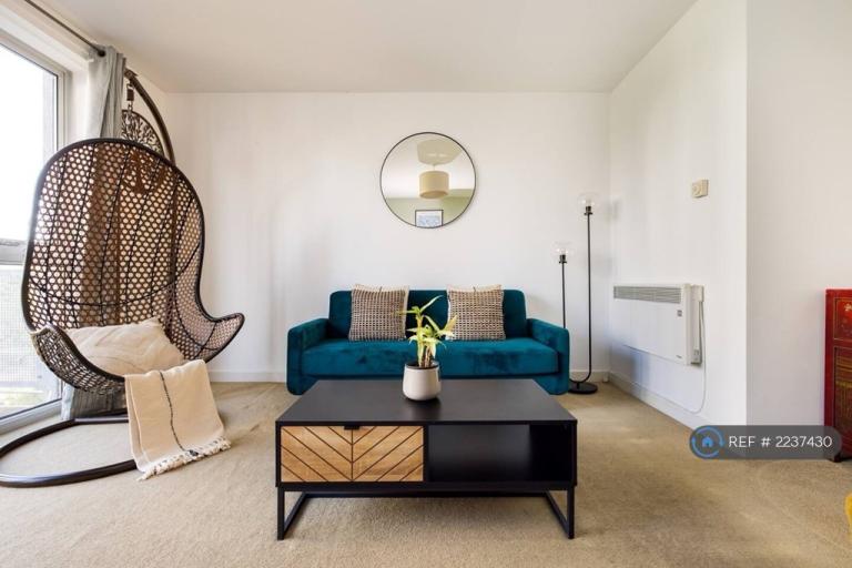 2 bedroom flat in Reed Court, London, SE13 (2 bed) (#2237430)