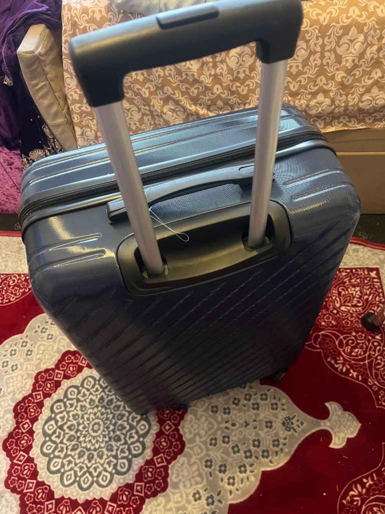 Brand new medium size Suitecase Navy blue 4 wheeler led lock light weight high quality lower price 