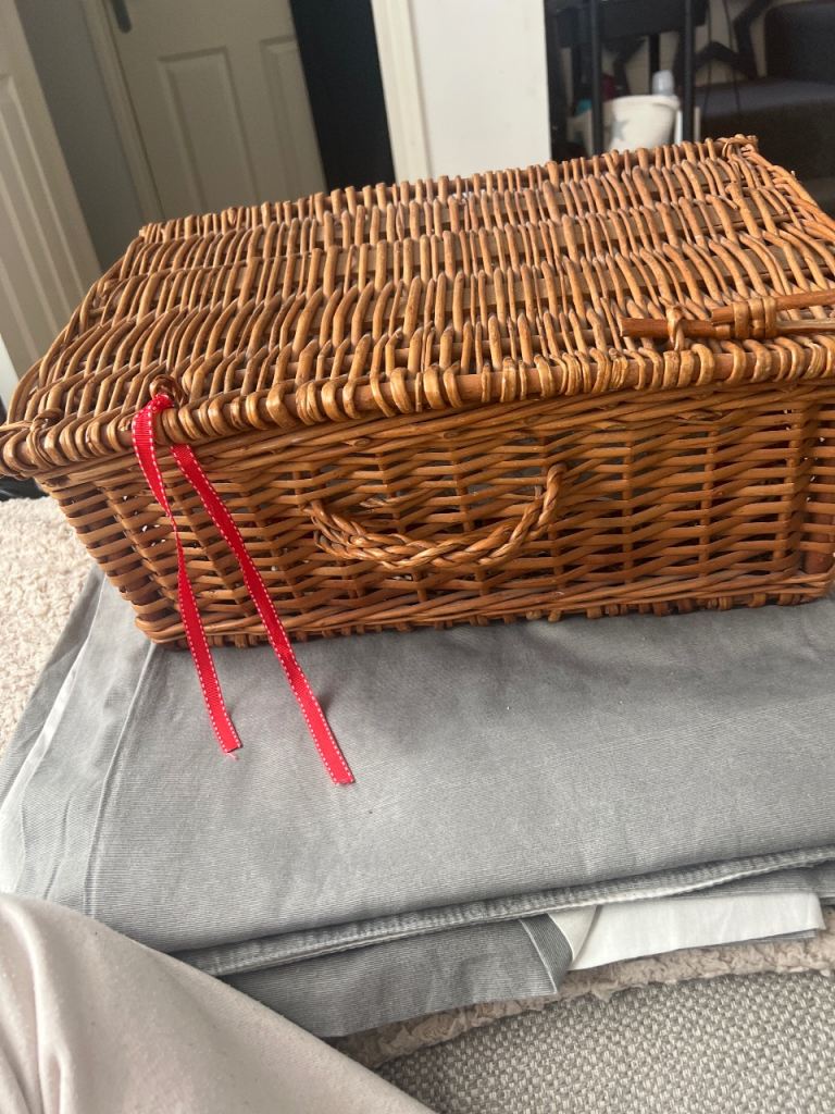 Woven Wicker Picnic Hamper Basket – Brown, Good Condition