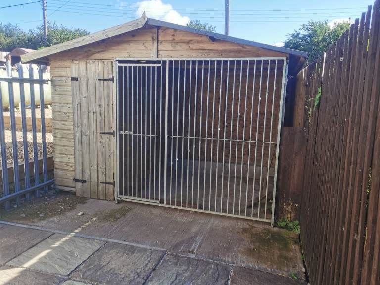 DOG ANIMAL KENNEL HOUSE 