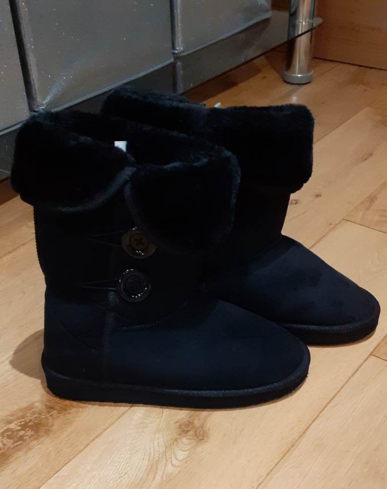 Womens Ugg Style Boots.