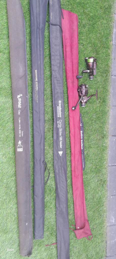 X3 fishing rods,x1 11m pole and x2 reels