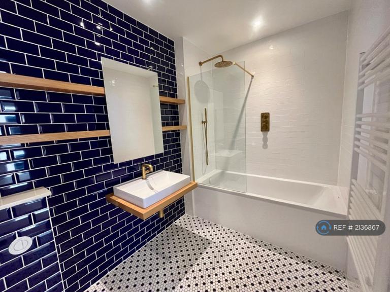 1 bedroom flat in Prinsep House, London, E14 (1 bed) (#2136867)