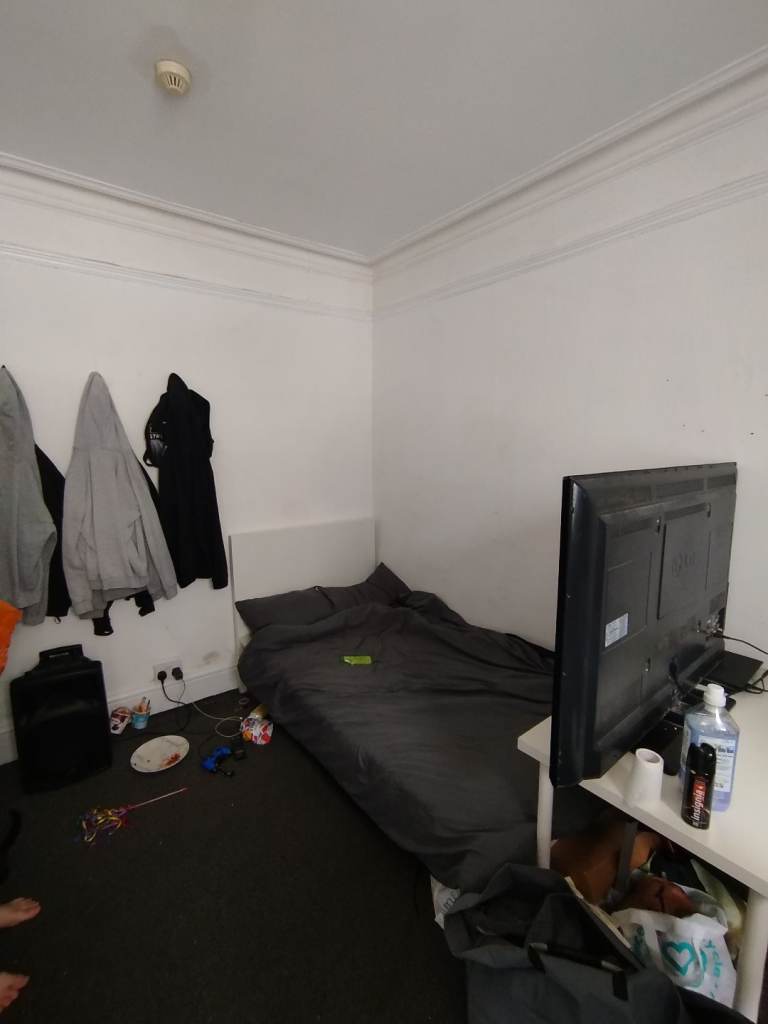 Single furnished room in a shared house at city centre 