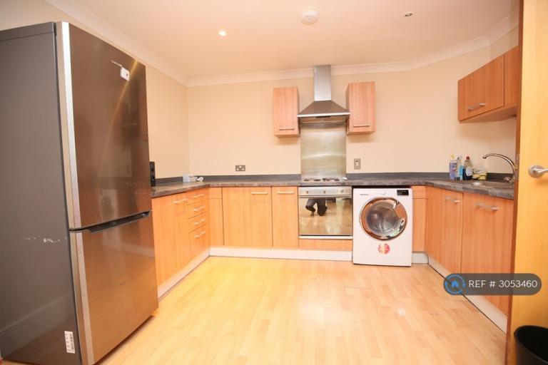 2 bedroom flat in Osbourne House, Coventry, CV1 (2 bed) (#3053460)