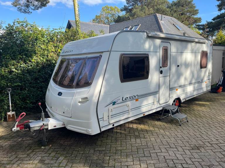 CARAVAN - 4 BERTH LUNAR LEXON EB FIXED REAR BED 2006 MODEL