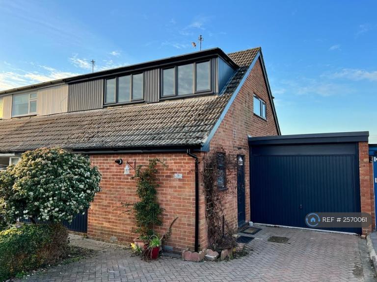 4 bedroom house in Cherry Avenue, Cheltenham, GL53 (4 bed) (#2570061)