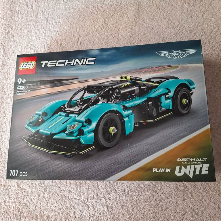 New LEGO Technic Aston Martin Valkyrie AMR Pro 42098