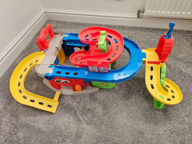 Fisher-Price Little People spiral parking garage / car ramp playset