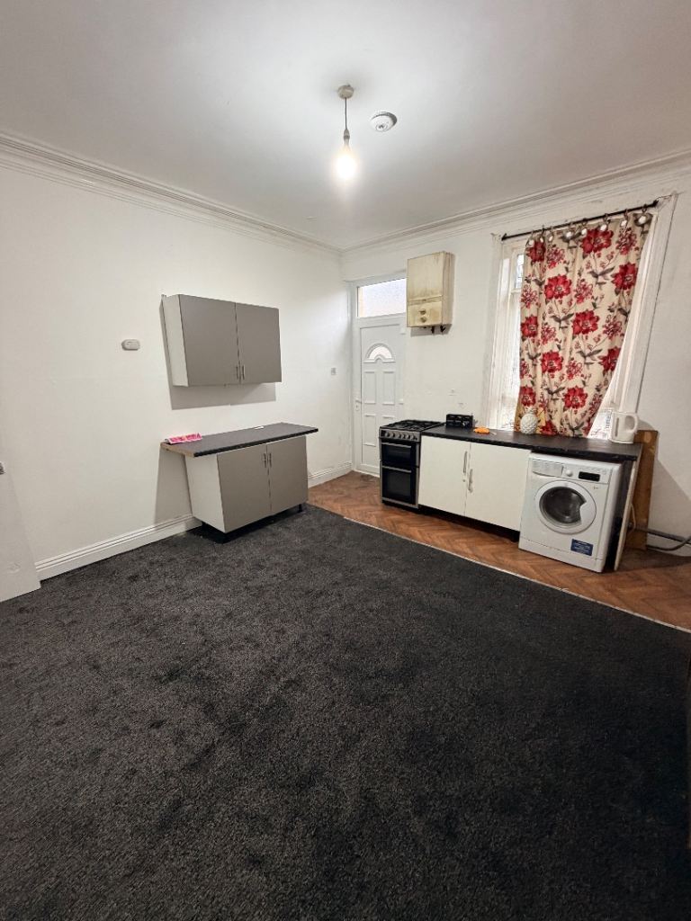 4 Bedroom house to let BD7