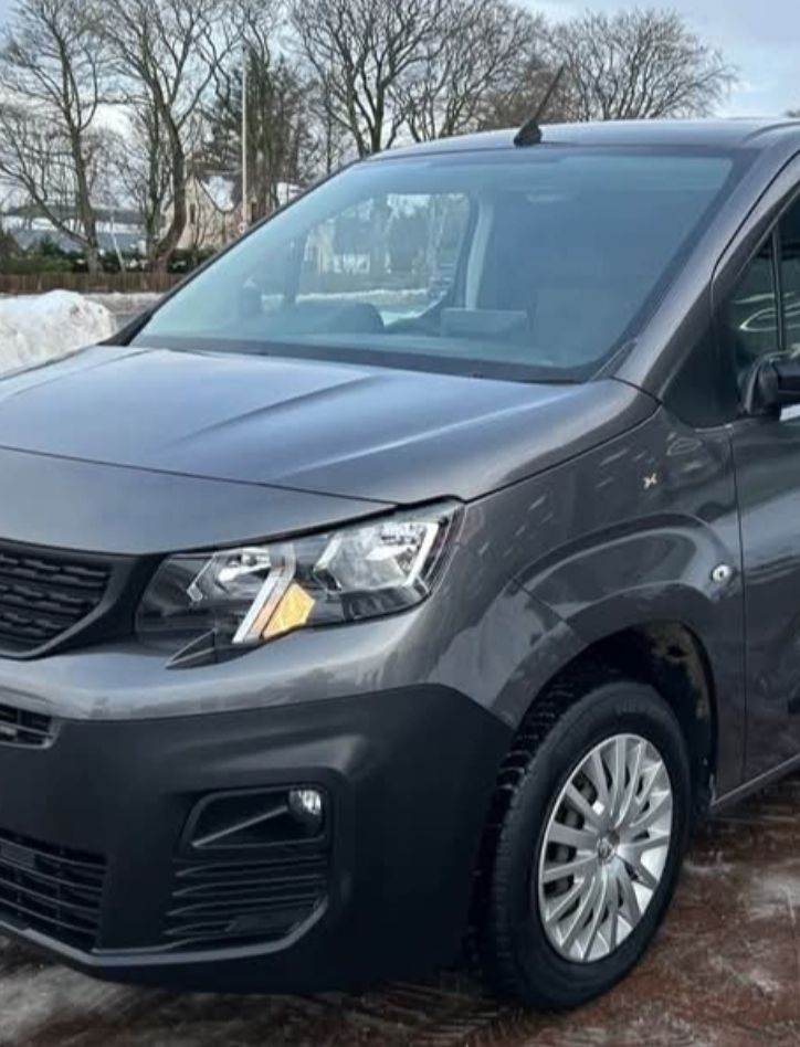 NO VAT DIESEL ULEZ PEUGEOT VAN - IMMACULATE - PRIVATE USE SINCE NEW...