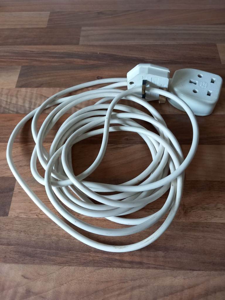 White Extension Lead with 1 Socket – Good Condition