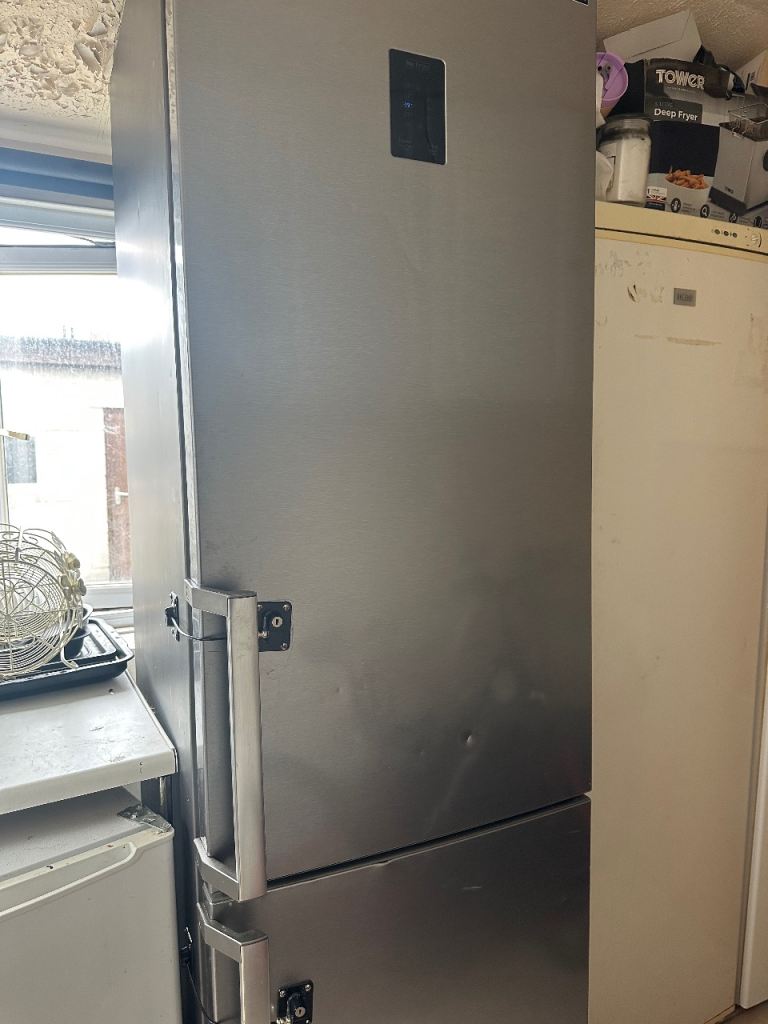 Samsung Fridge Freezer – Silver, Good Condition