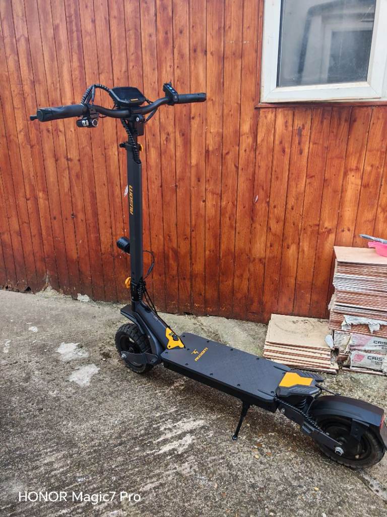 Ausom L1 Electric Scooter – Low Mileage, Excellent Condition