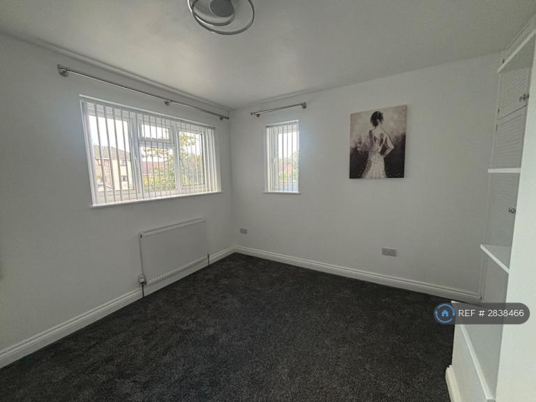2 bedroom flat in Moorby Court, Cardiff, CF10 (2 bed) (#2838466)