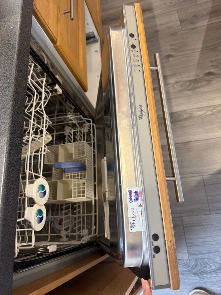 Whirlpool Integrated Dishwasher – Silver Finish, Good Working Order