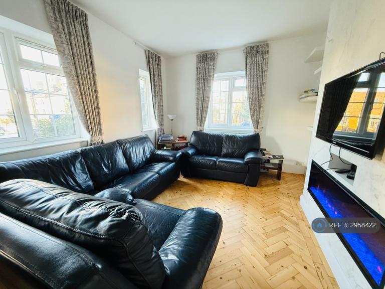 2 bedroom flat in London, London, NW4 (2 bed) (#2958422)