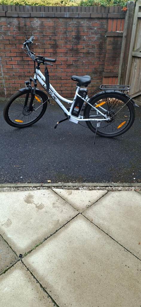 White Electric Hybrid Bike – Good Condition