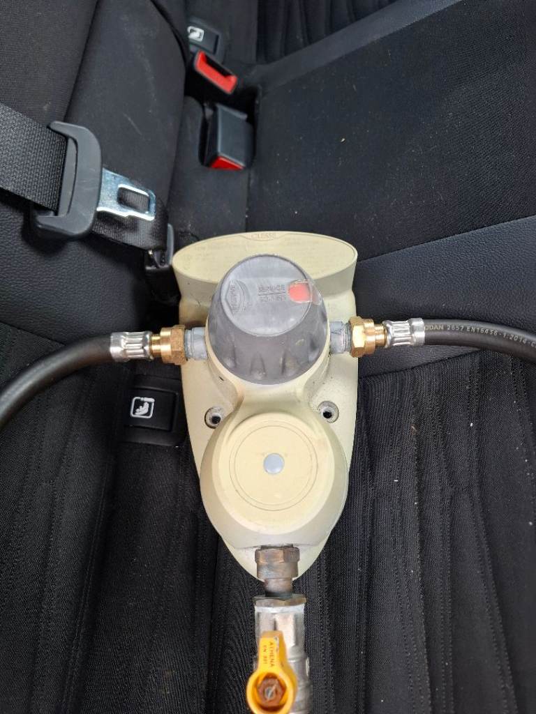 Static caravan gas changeover valve