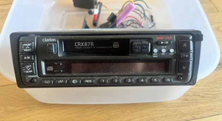 Vintage Car Radio Cassette Player Face Off Clarion CRX87R Old / Retro Style