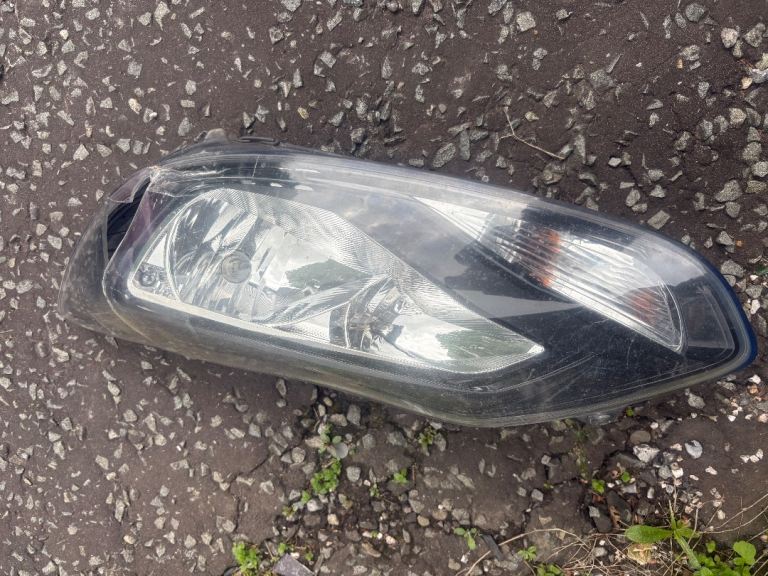 Ford fiesta front passenger headlight 