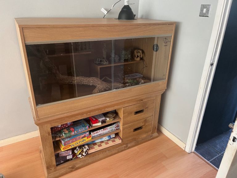 Vivarium with cabinet 