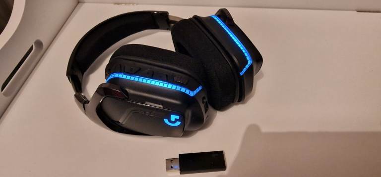 Logitech G935 Wireless Gaming Lightsync RGB Headset, 7.1 Surround