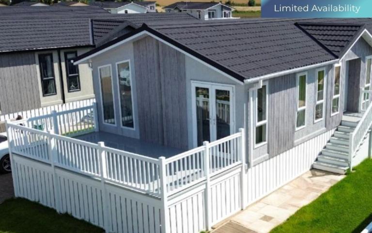 Omar Ikon in Northamptonshire  - Lodge / Caravan 