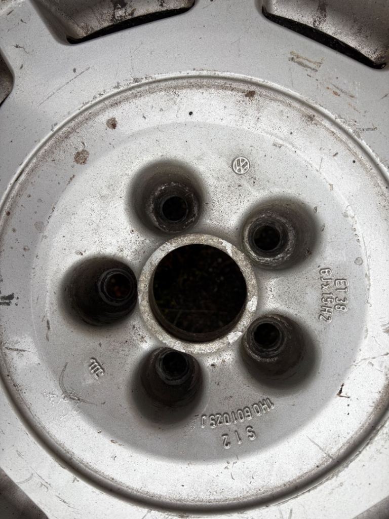 VW Golf 5 stud Alloys