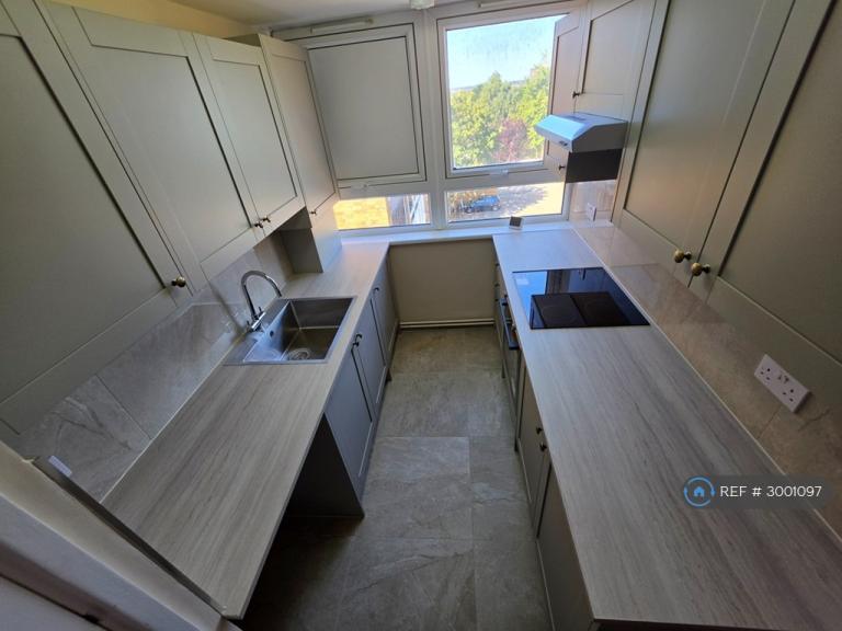 2 bedroom flat in Heath House, Sidcup, DA14 (2 bed) (#3001097)
