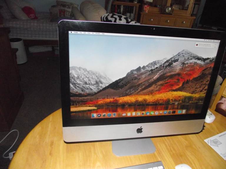 Apple mac 21.5” all in one computer