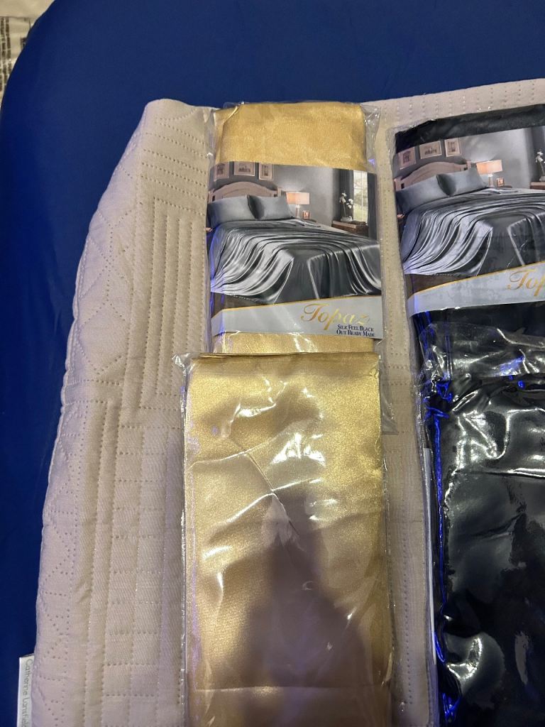 4 x pairs of silk feel pillow cases super soft 