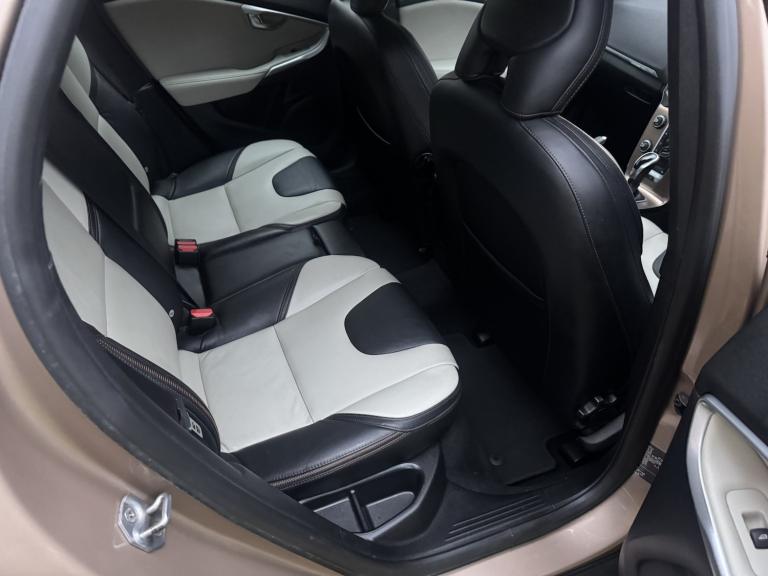 VOLVO V40 CROSS COUNTRY 1.6 D2 Lux 2014