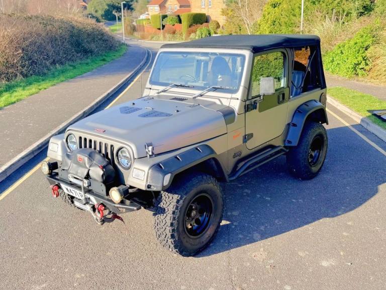 2000 W JEEP WRANGLER 4.0 SPORT 4X4 // SOFT TOP // MANUAL (302 G/KM, 174 BHP) // 