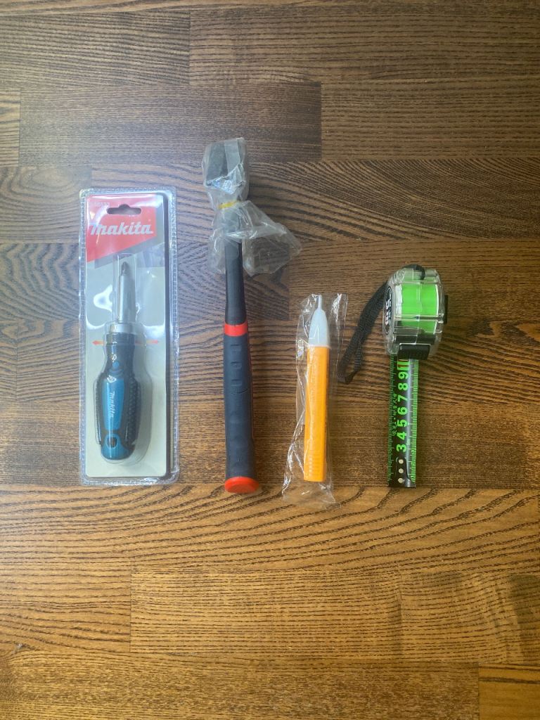 “Brand New DIY Tool Set – Hammer, Makita Screwdriver, Pen Tester & 5m Tape Measure West Dulwich 