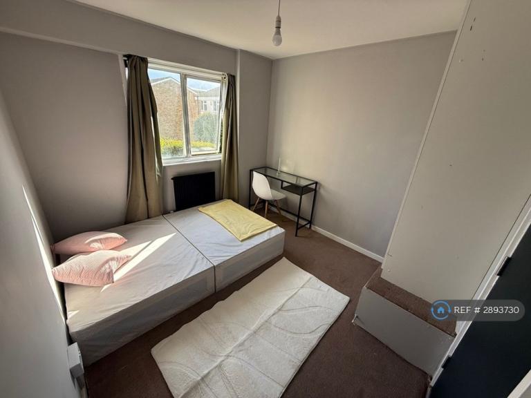 4 bedroom house in Heaton Avenue, Romford, RM3 (4 bed) (#2893730)